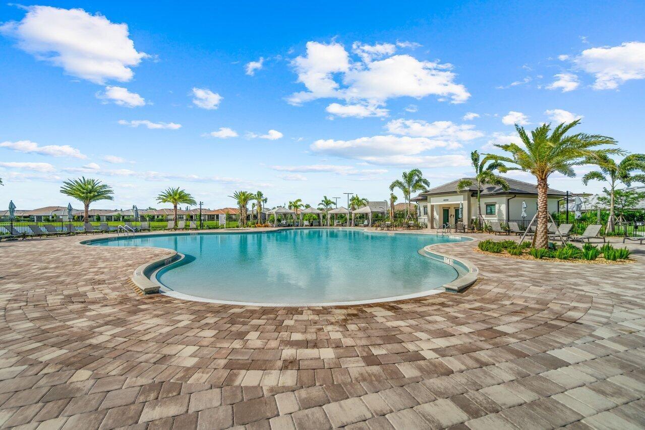 8623 Patron Lake Worth, FL 33467