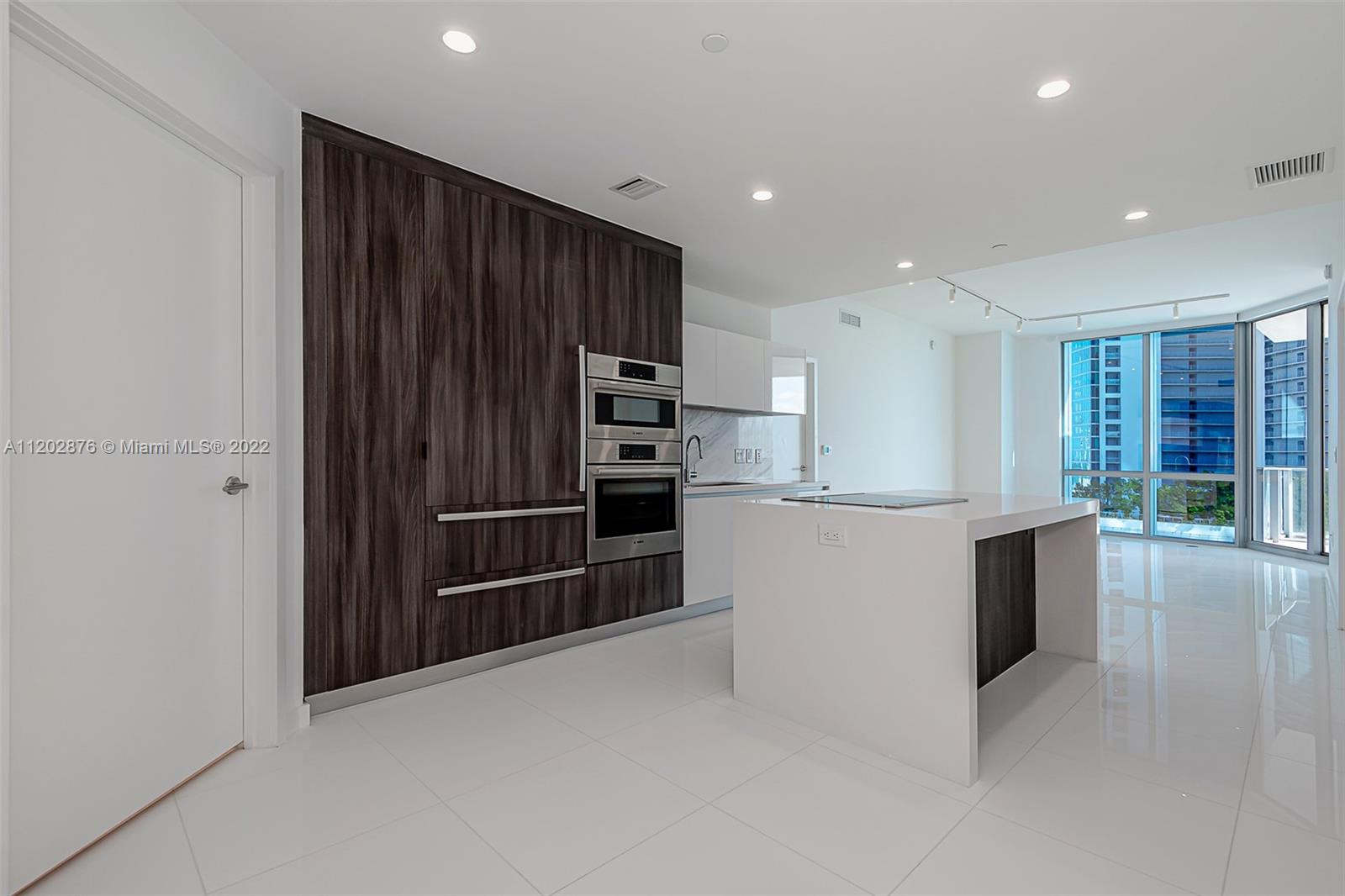 851 NE 1st Ave #1407