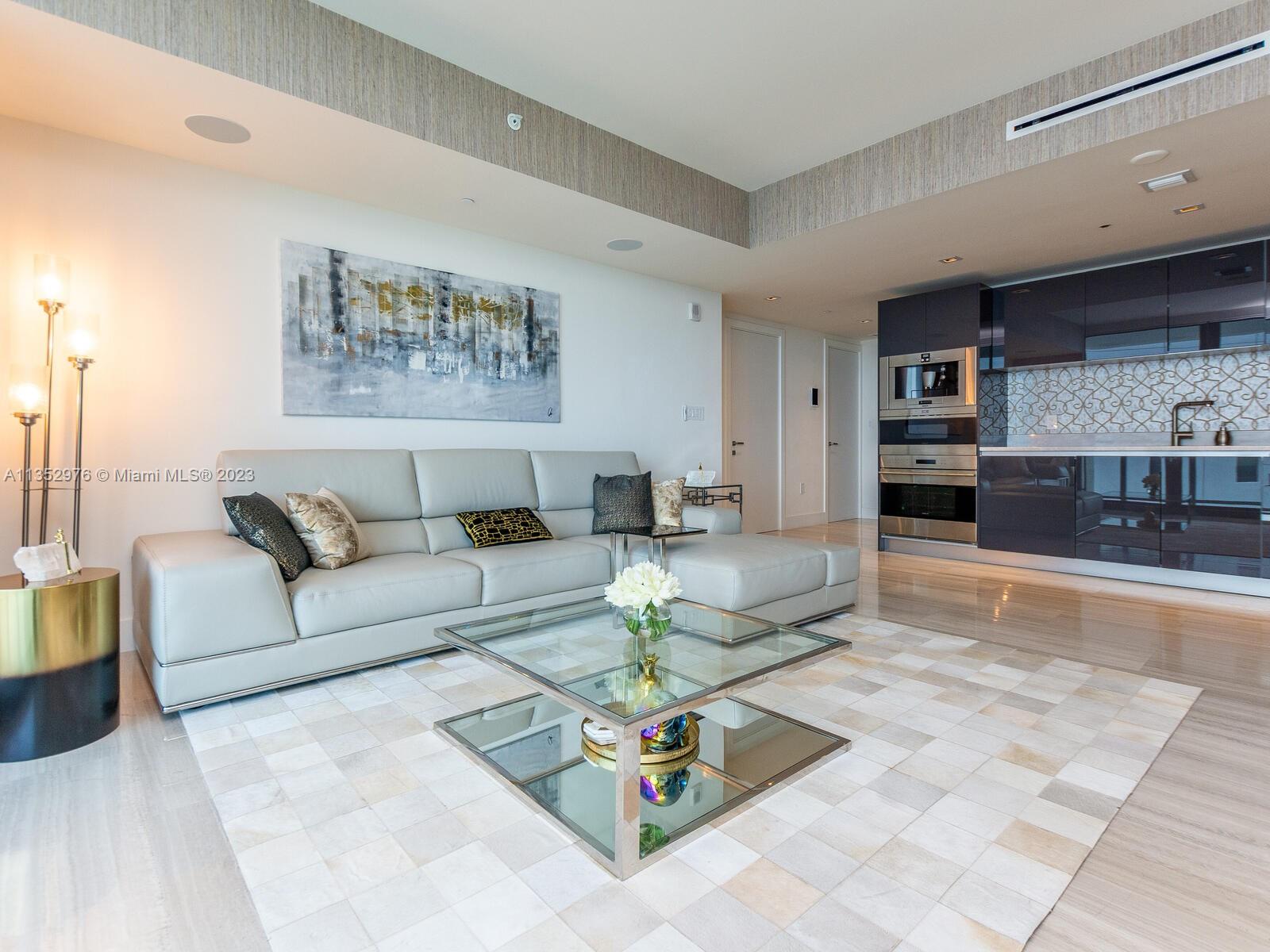 image Echo Brickell8