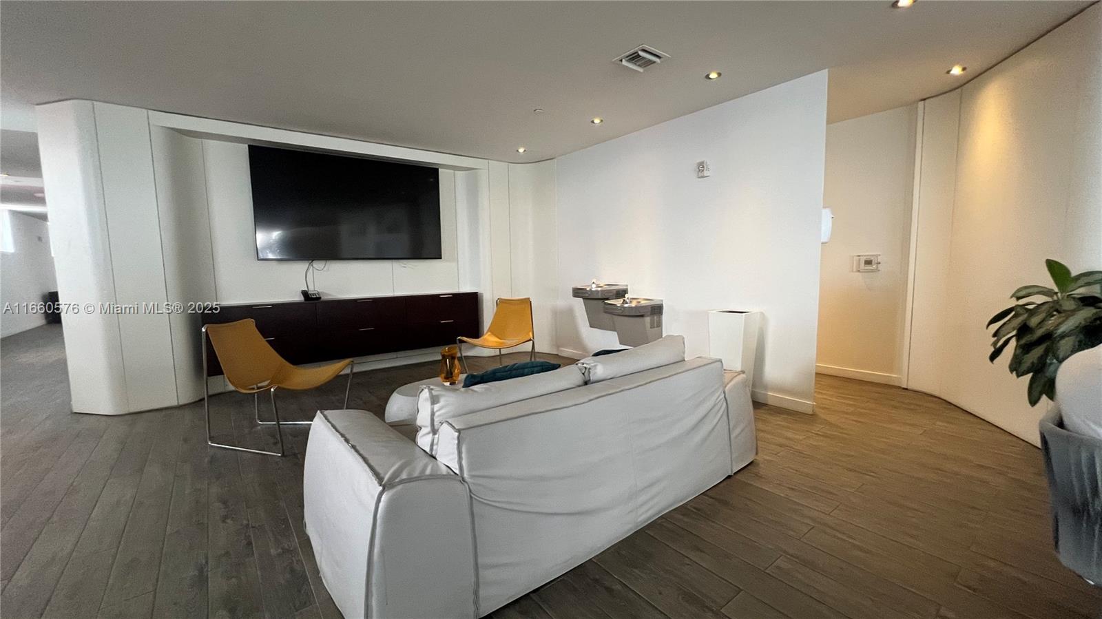 image Beachwalk Condominium26