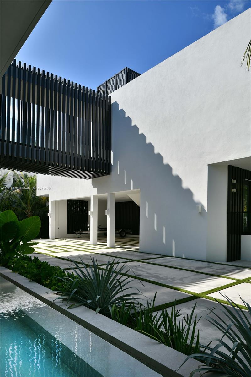 375 N Hibiscus Dr Miami Beach, FL 33139