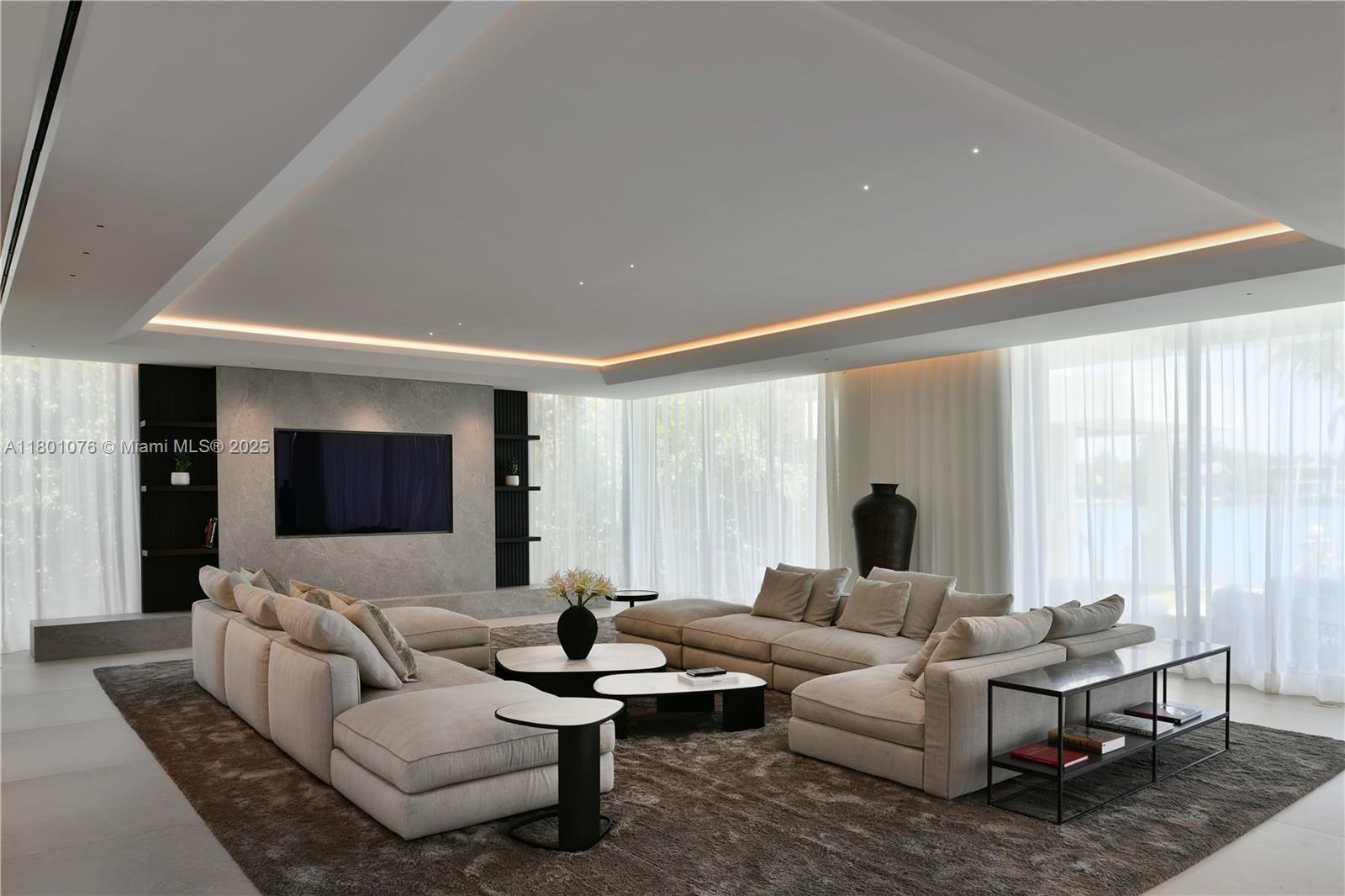 375 N Hibiscus Dr Miami Beach, FL 33139