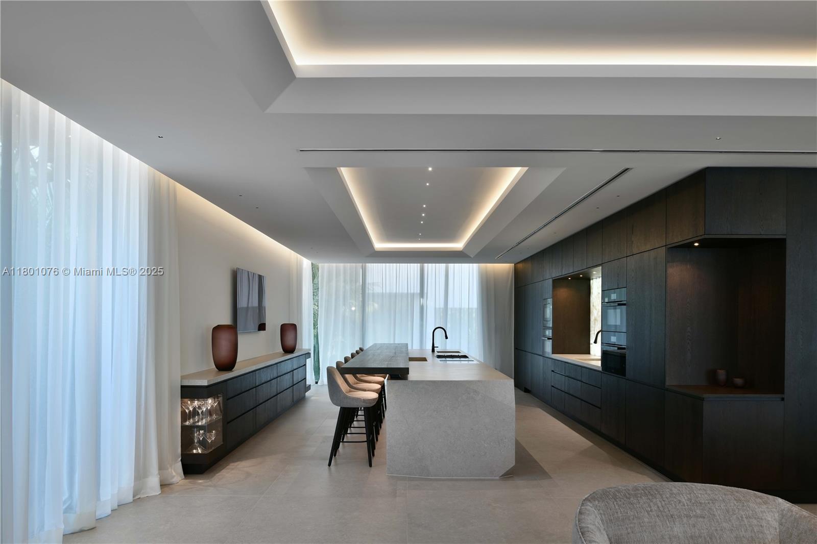 375 N Hibiscus Dr Miami Beach, FL 33139