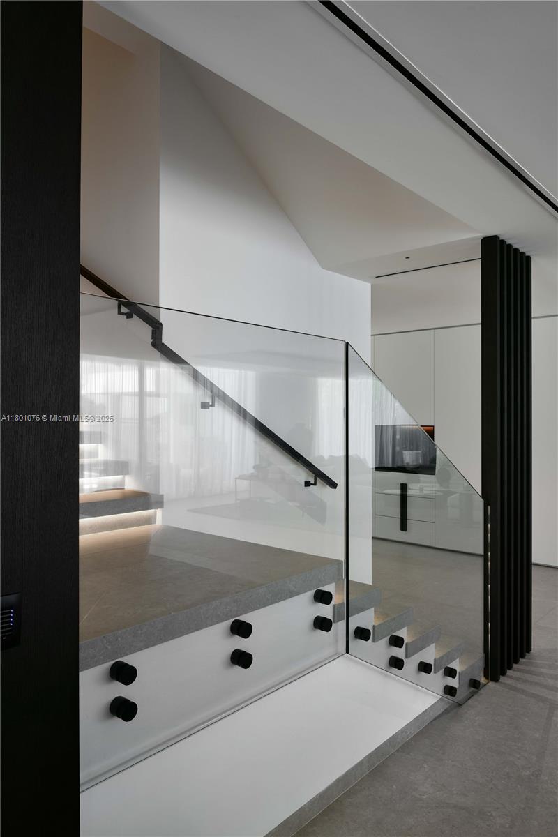 375 N Hibiscus Dr Miami Beach, FL 33139