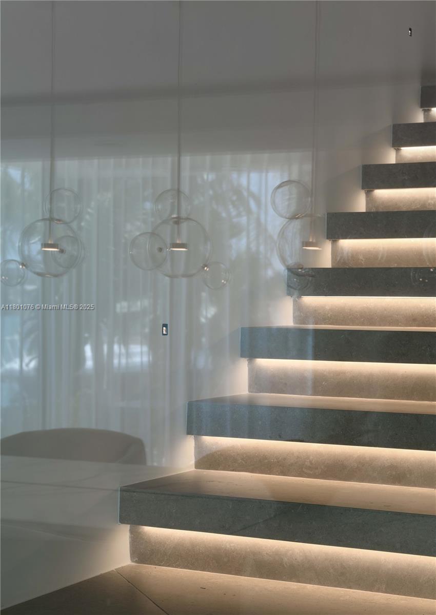 375 N Hibiscus Dr Miami Beach, FL 33139