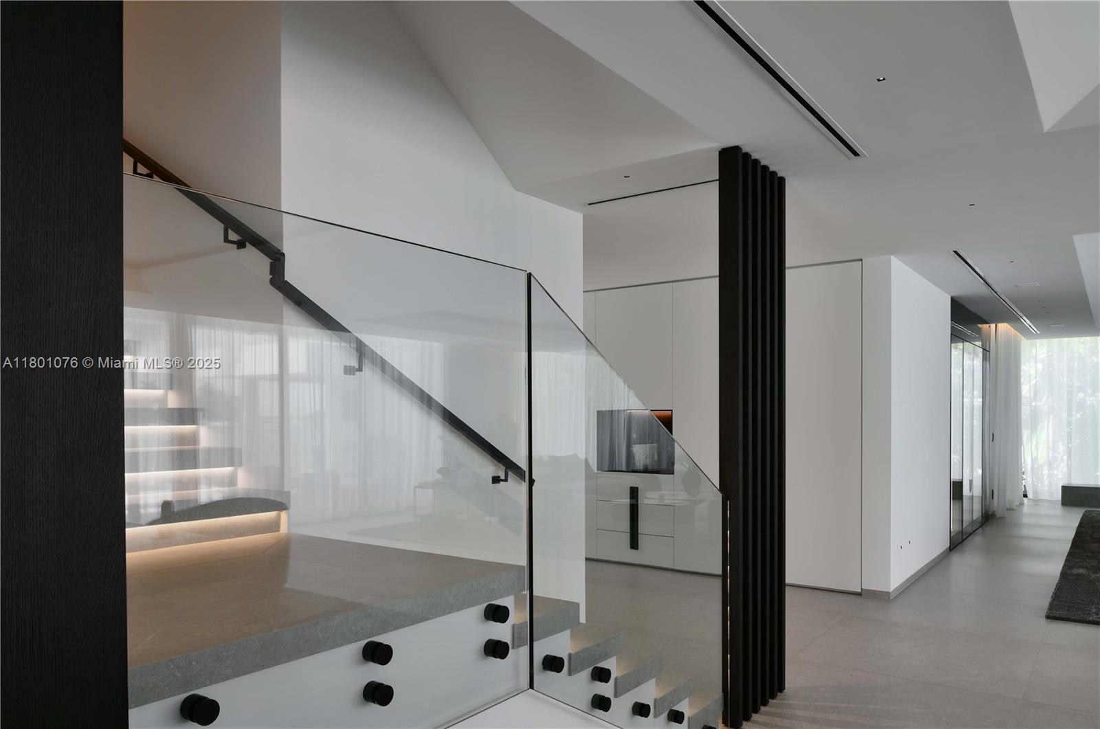 375 N Hibiscus Dr Miami Beach, FL 33139