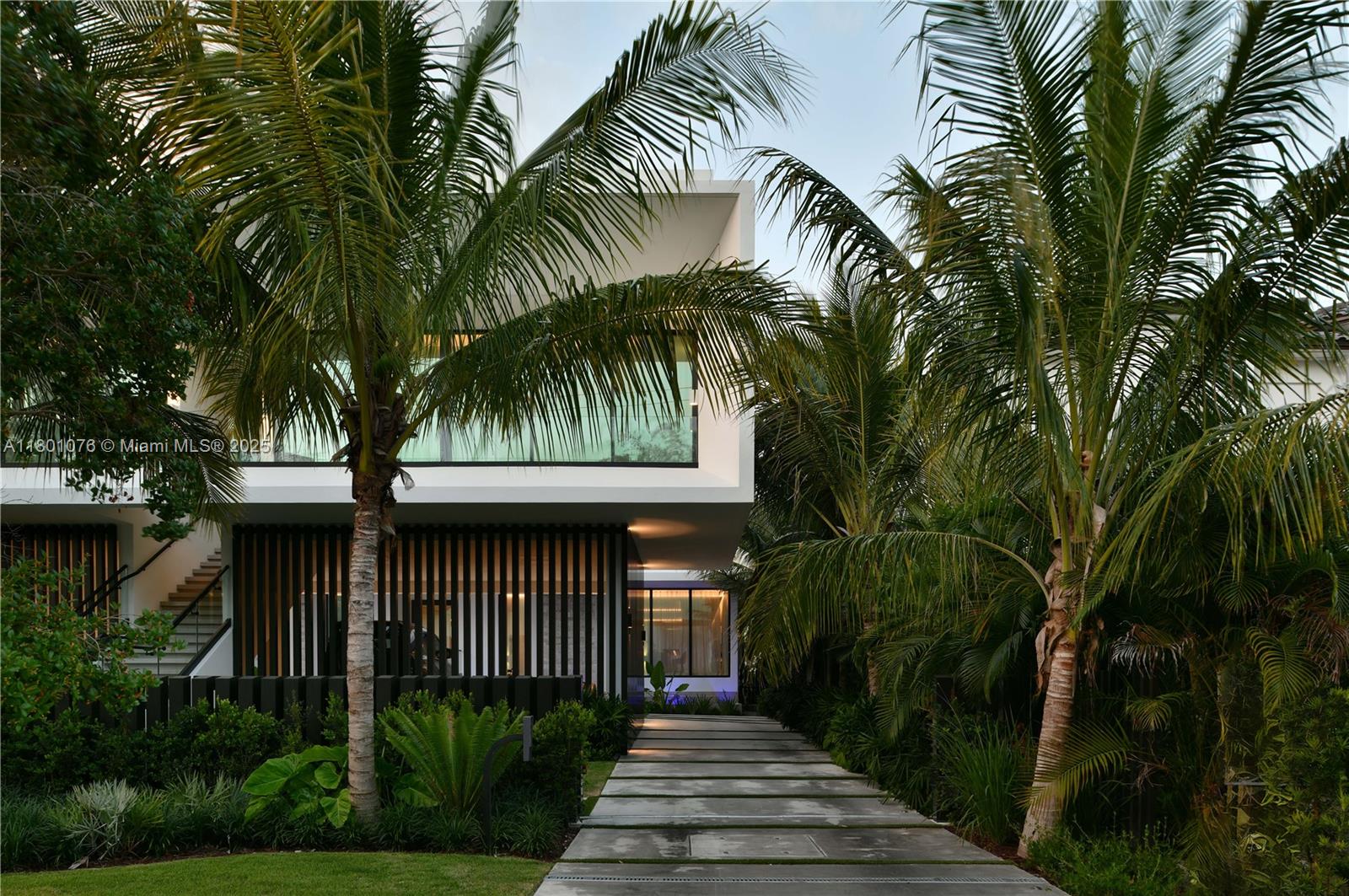 375 N Hibiscus Dr Miami Beach, FL 33139