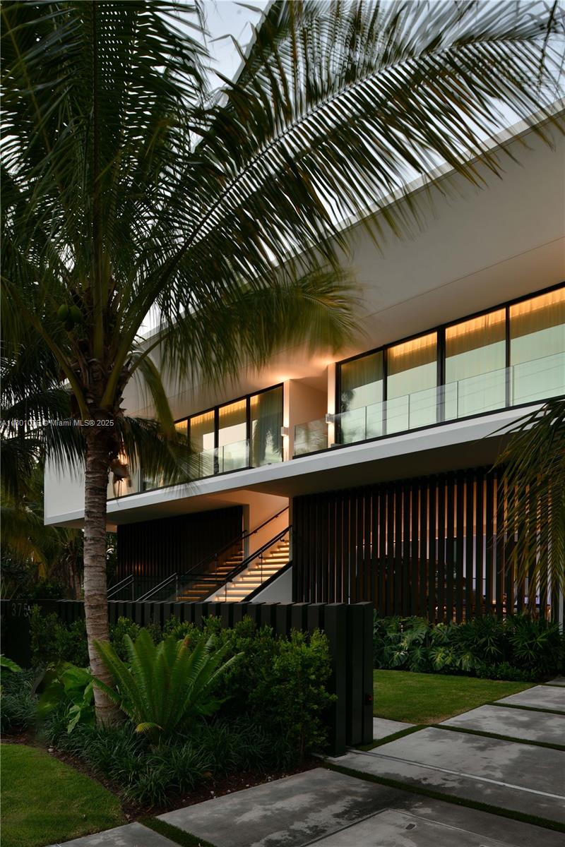 375 N Hibiscus Dr Miami Beach, FL 33139
