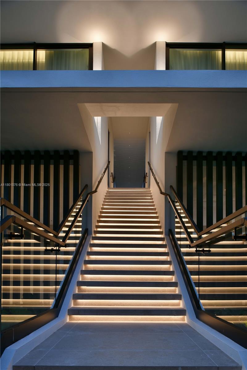 375 N Hibiscus Dr Miami Beach, FL 33139