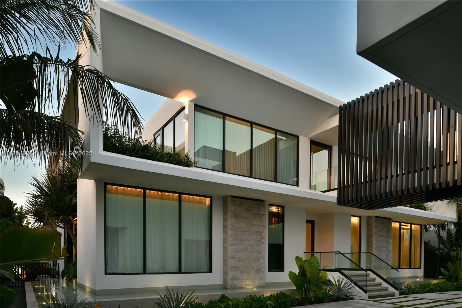 375 N Hibiscus Dr Miami Beach, FL 33139