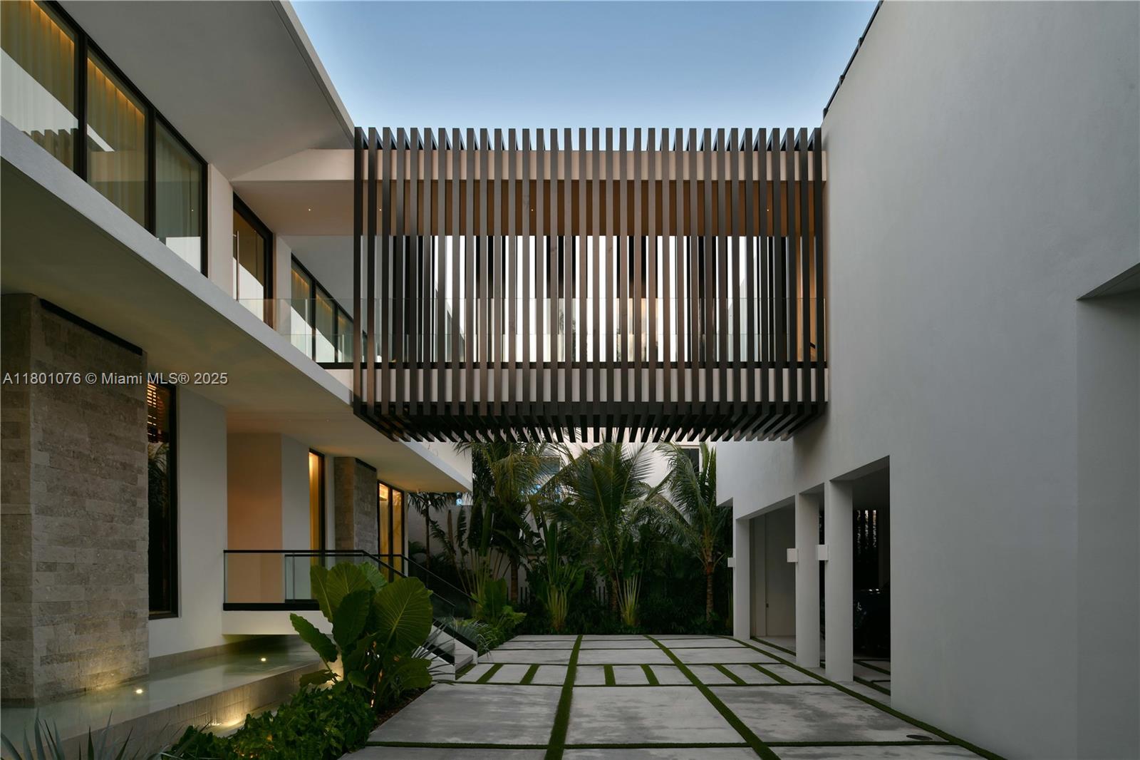 375 N Hibiscus Dr Miami Beach, FL 33139