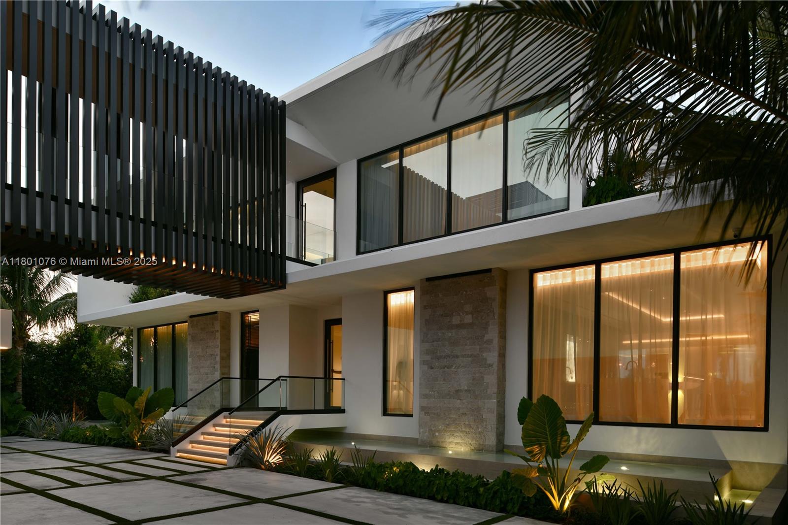 375 N Hibiscus Dr Miami Beach, FL 33139