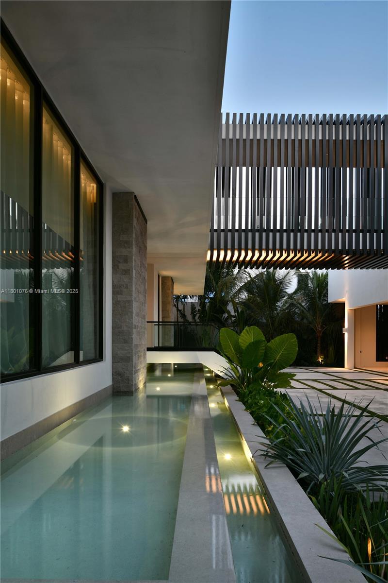 375 N Hibiscus Dr Miami Beach, FL 33139