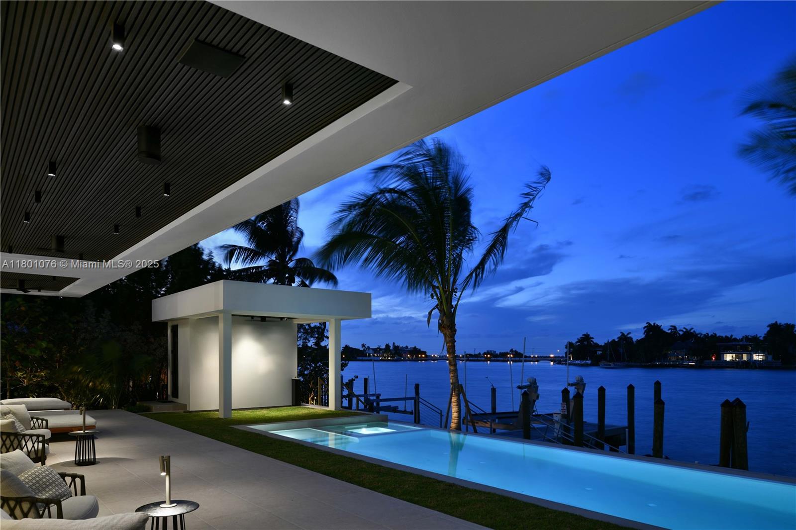 375 N Hibiscus Dr Miami Beach, FL 33139