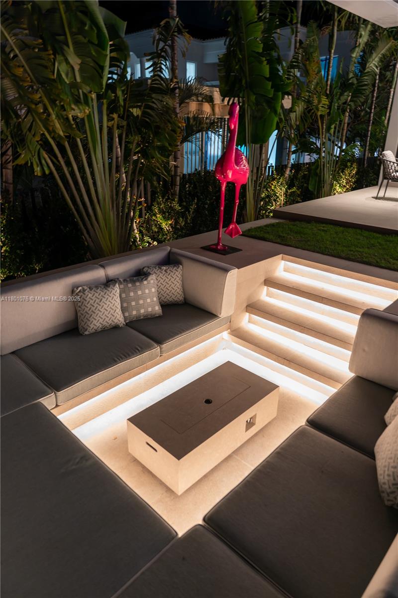 375 N Hibiscus Dr Miami Beach, FL 33139