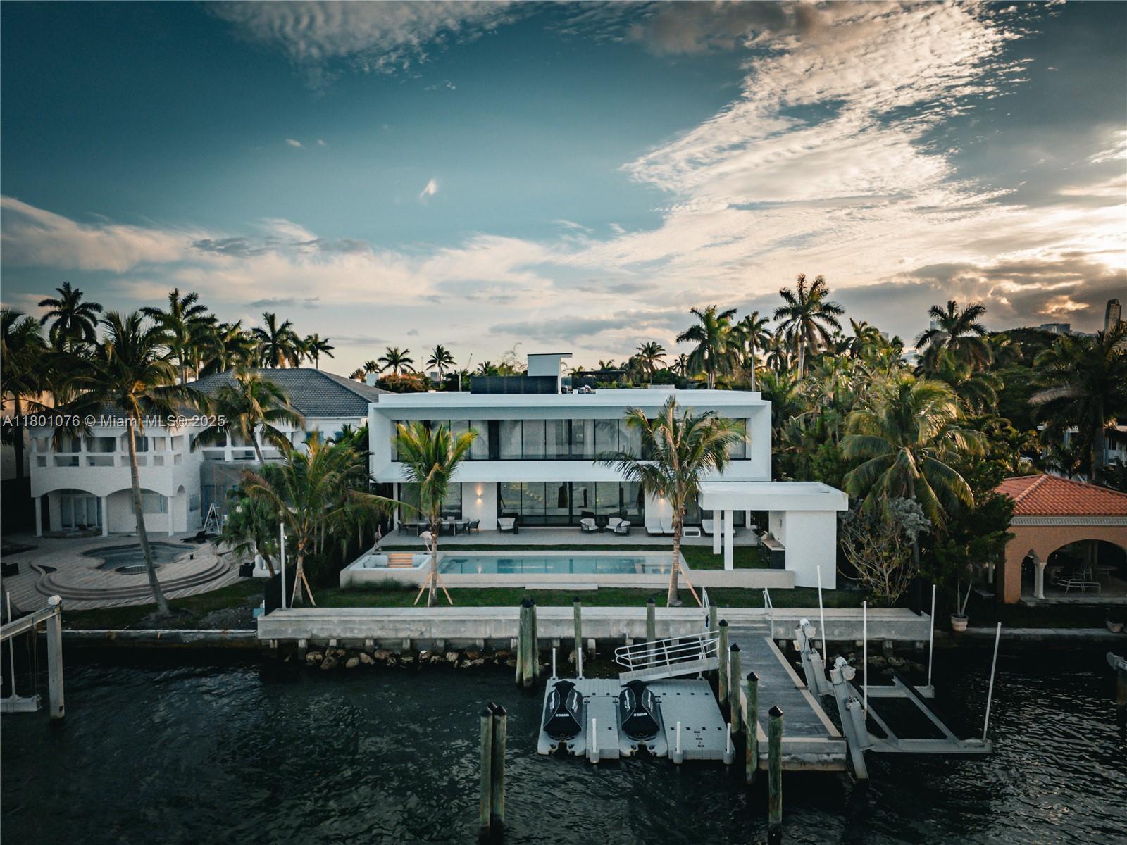 375 N Hibiscus Dr Miami Beach, FL 33139