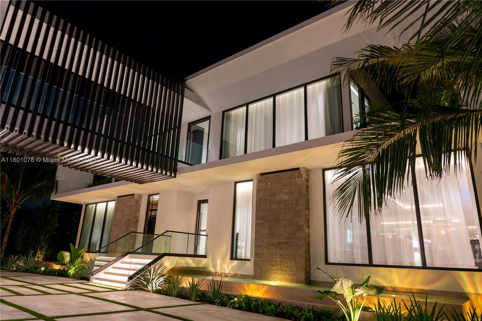 375 N Hibiscus Dr Miami Beach, FL 33139