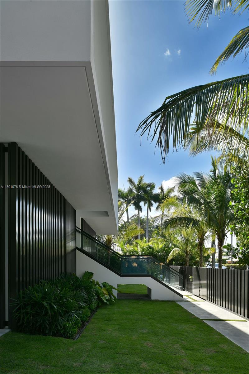 375 N Hibiscus Dr Miami Beach, FL 33139