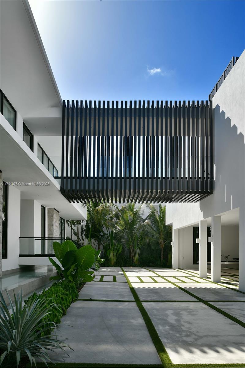 375 N Hibiscus Dr Miami Beach, FL 33139