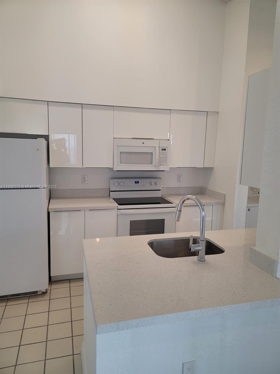 2881 N Oakland Frst Dr #309