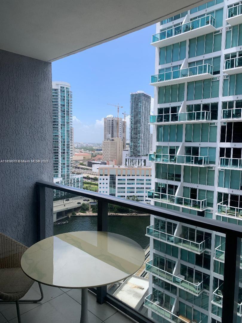 image Mybrickell Condo10