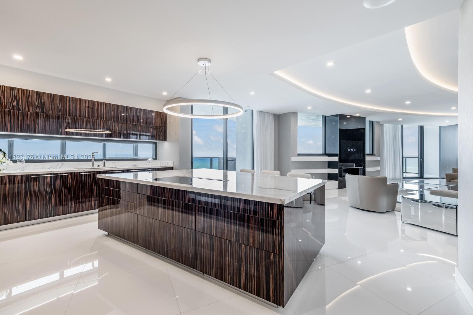 image Porsche Design Tower21