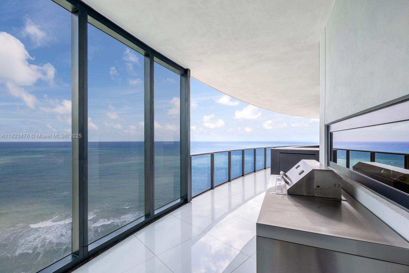 image Porsche Design Tower22