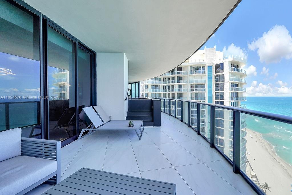 image Porsche Design Tower21