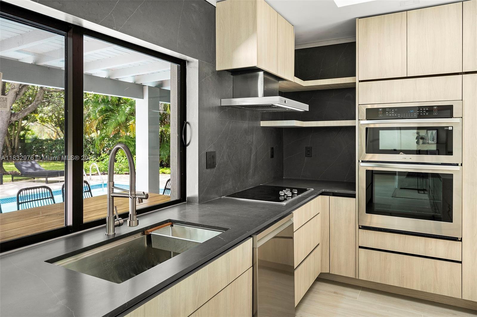 15121 SW 69th Ct Palmetto Bay, FL 33158