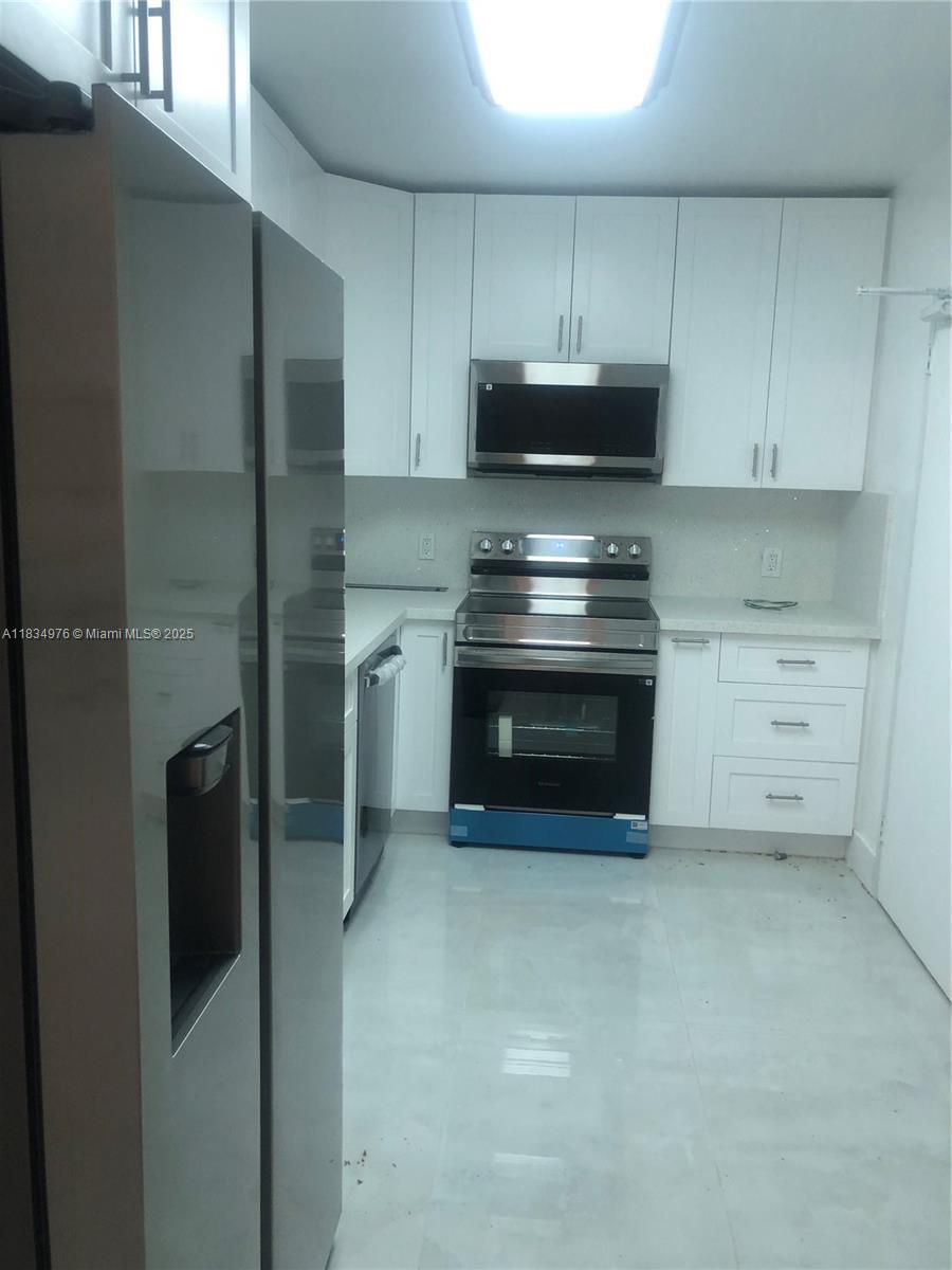 10185 Collins Ave #616