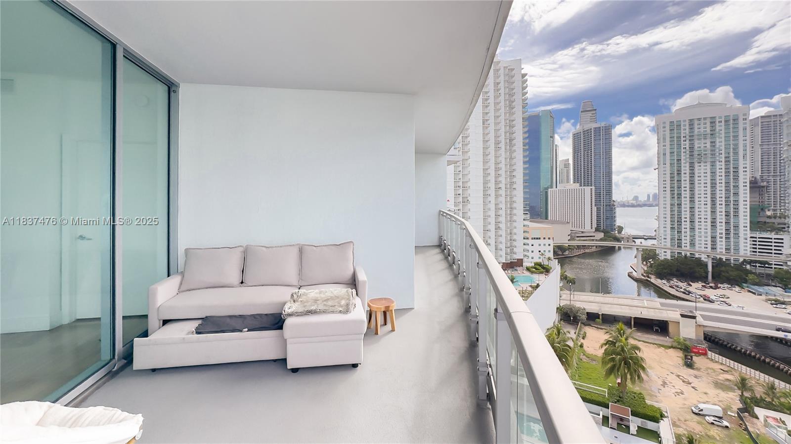 image Ivy Condo33