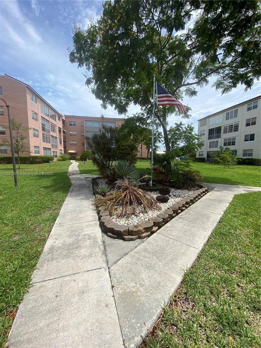 2841 Somerset Dr #117