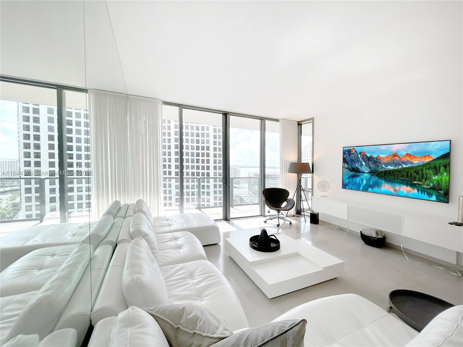 68 SE 6th St #1903