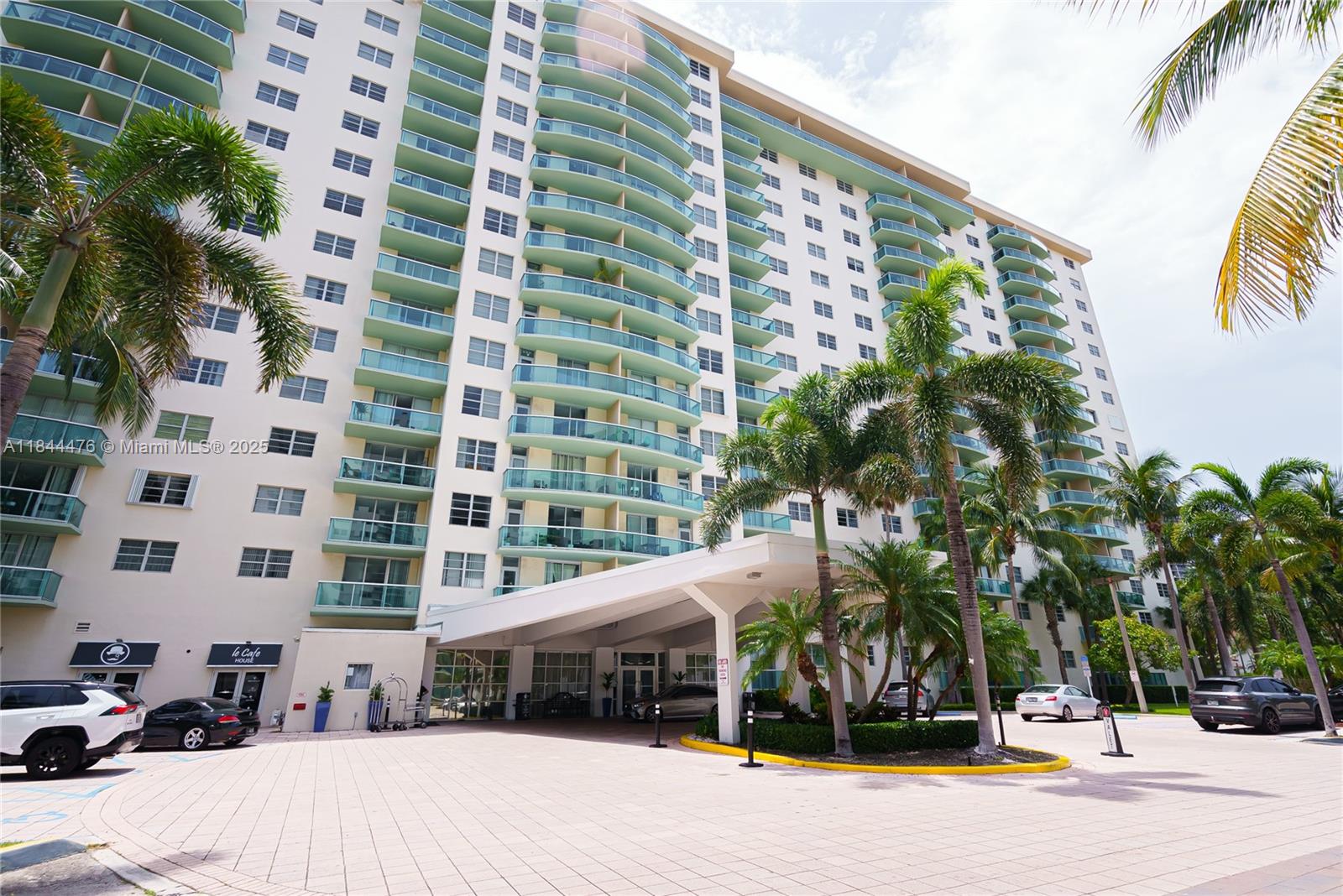 19390 Collins Ave #320