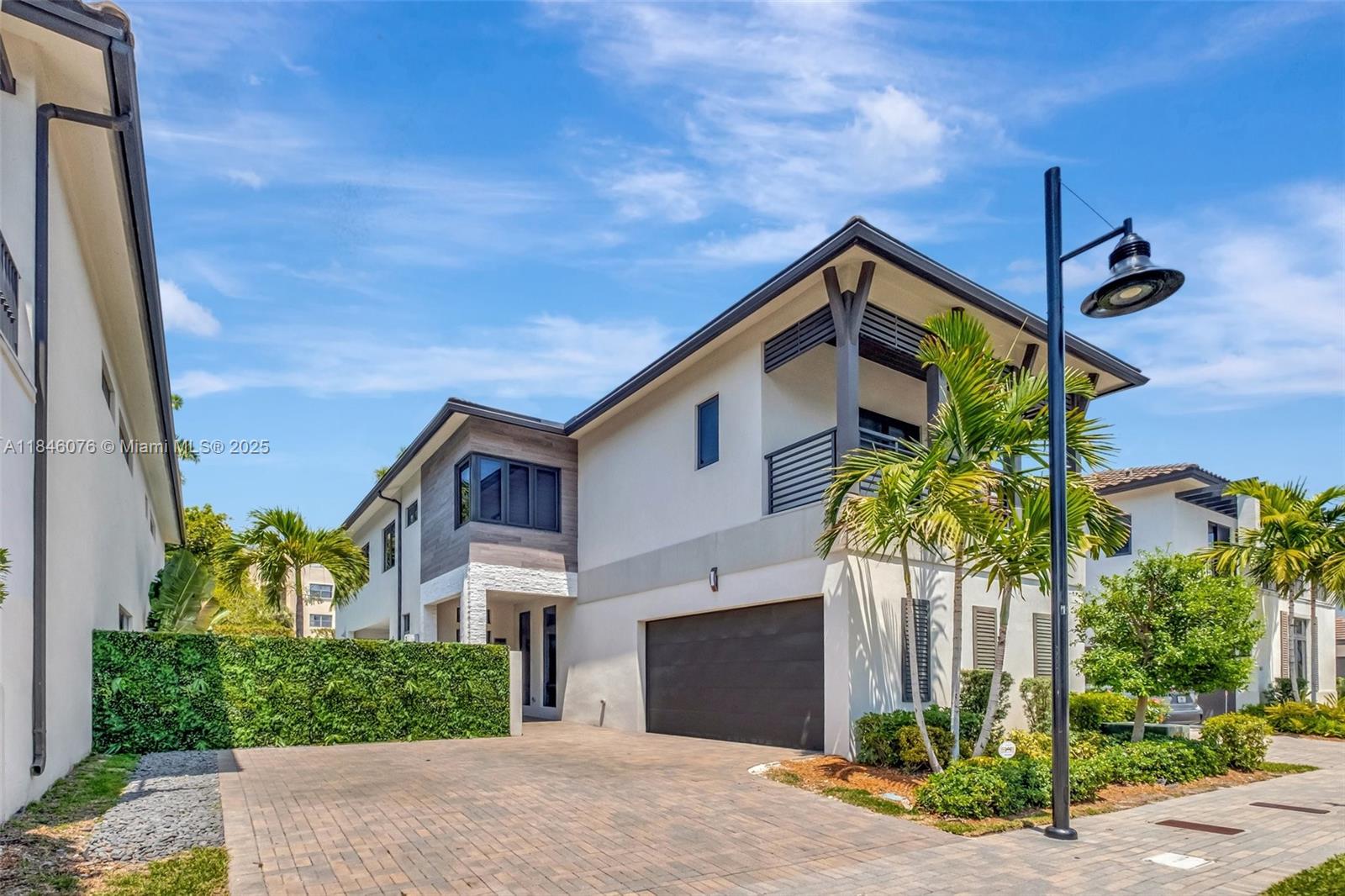 8169 NW 48th Ter