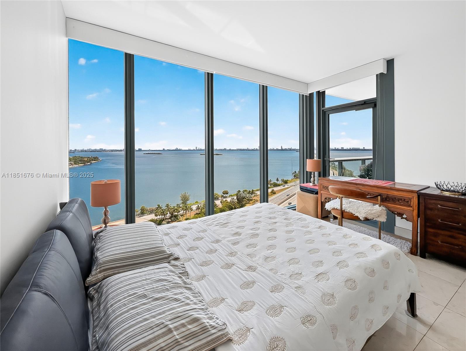 image Blue Condo9