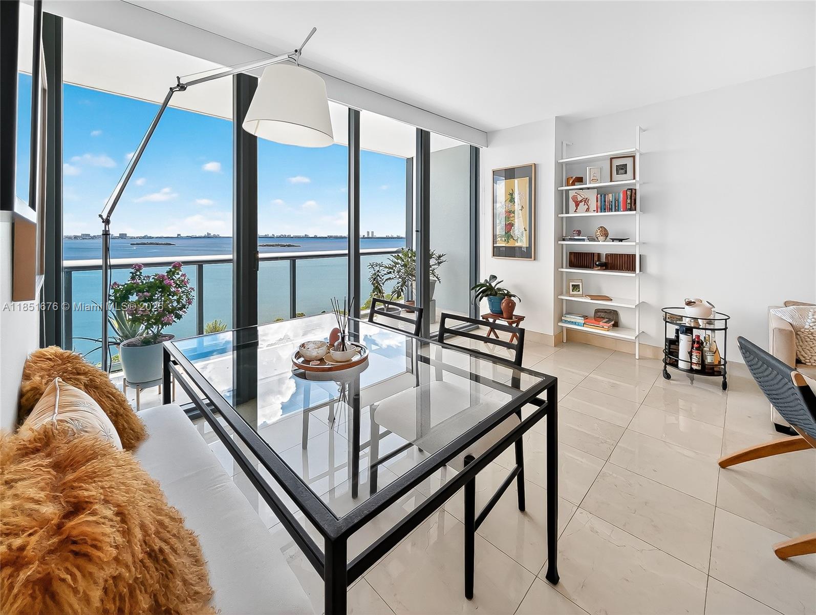 image Blue Condo10