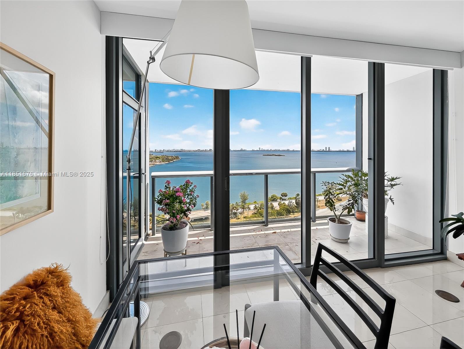 image Blue Condo11