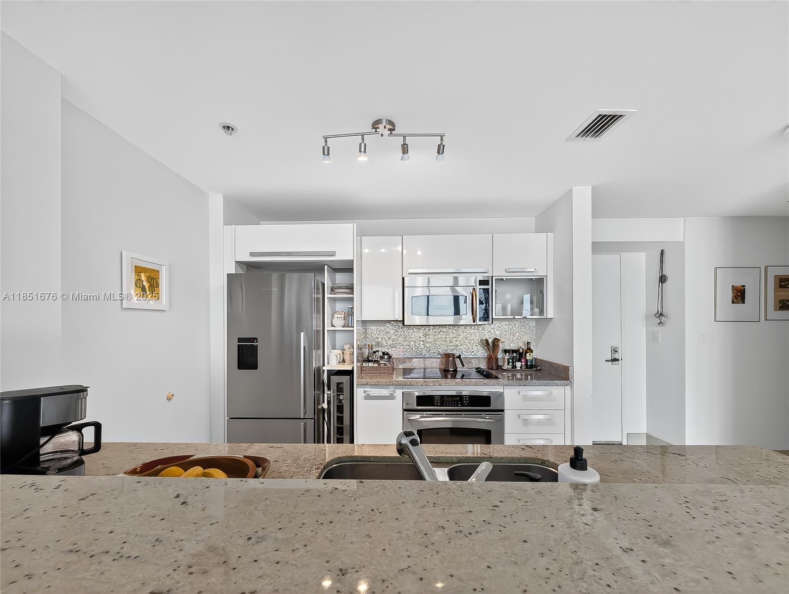 image Blue Condo14