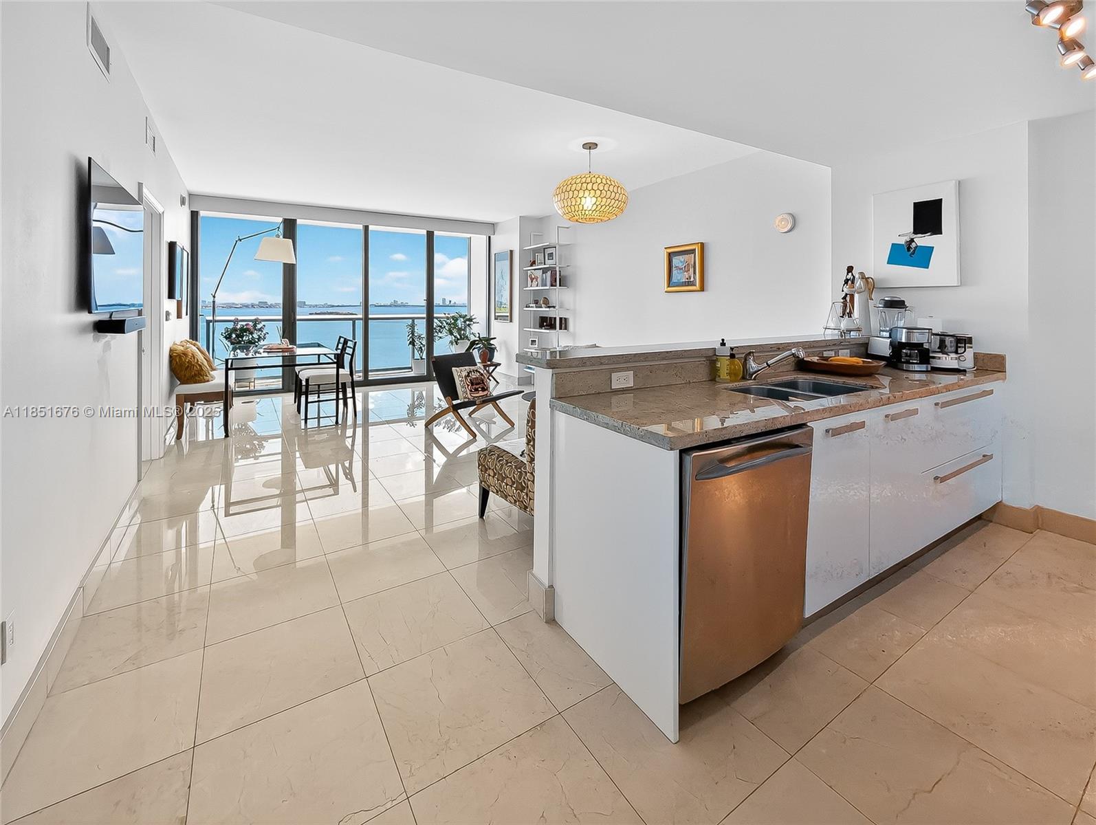 image Blue Condo16