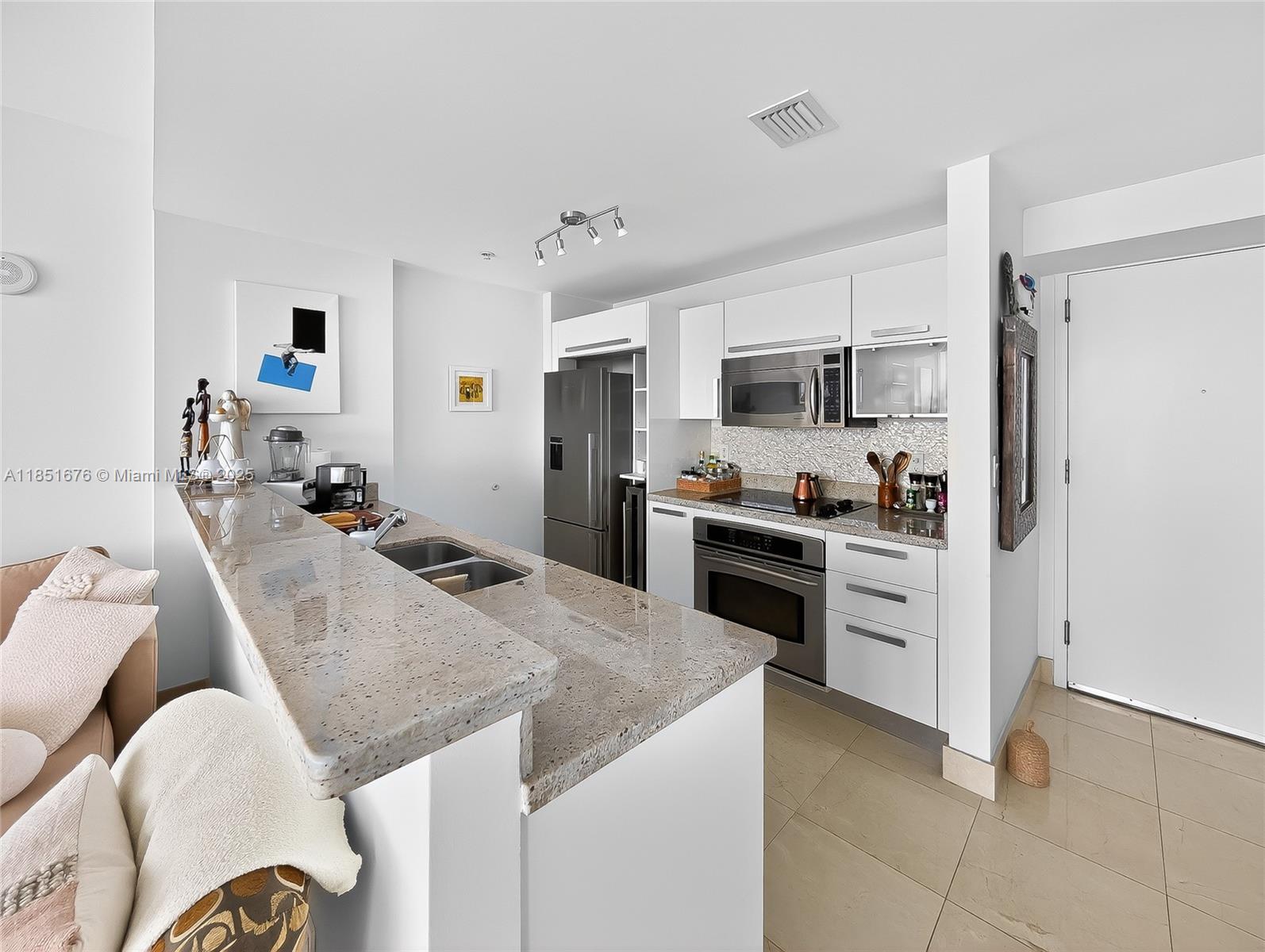 image Blue Condo17