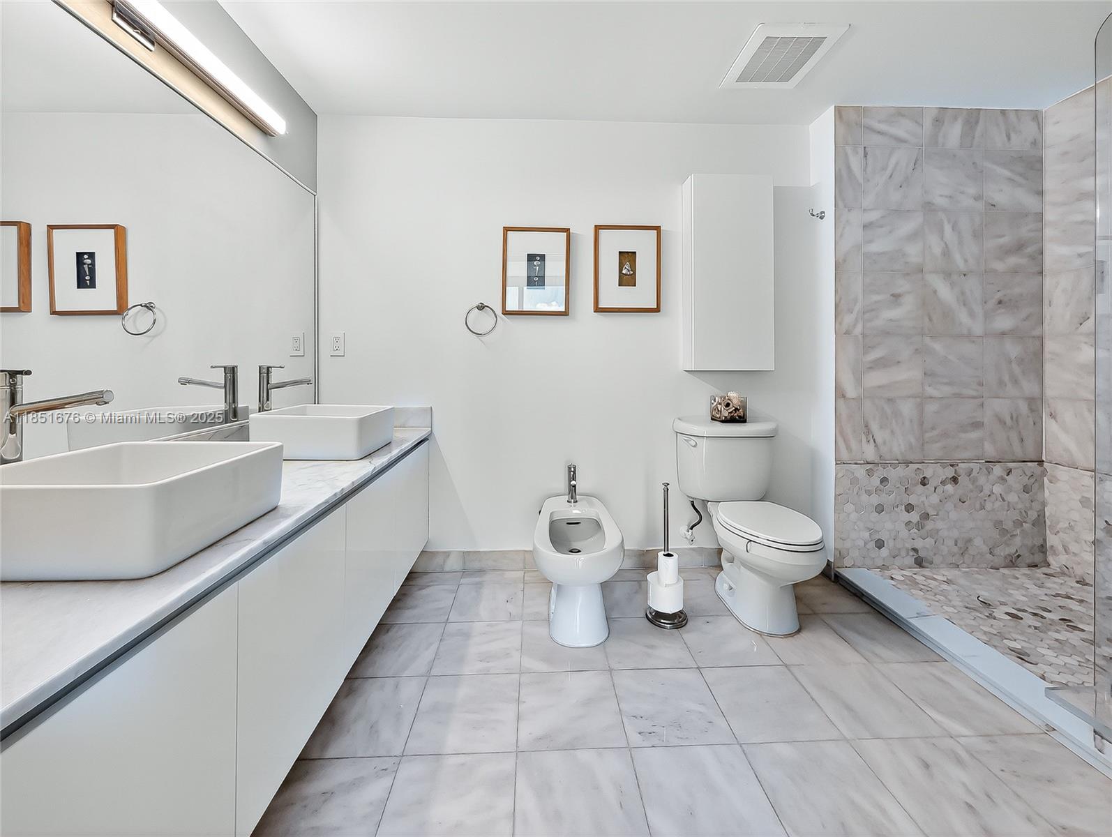 image Blue Condo18