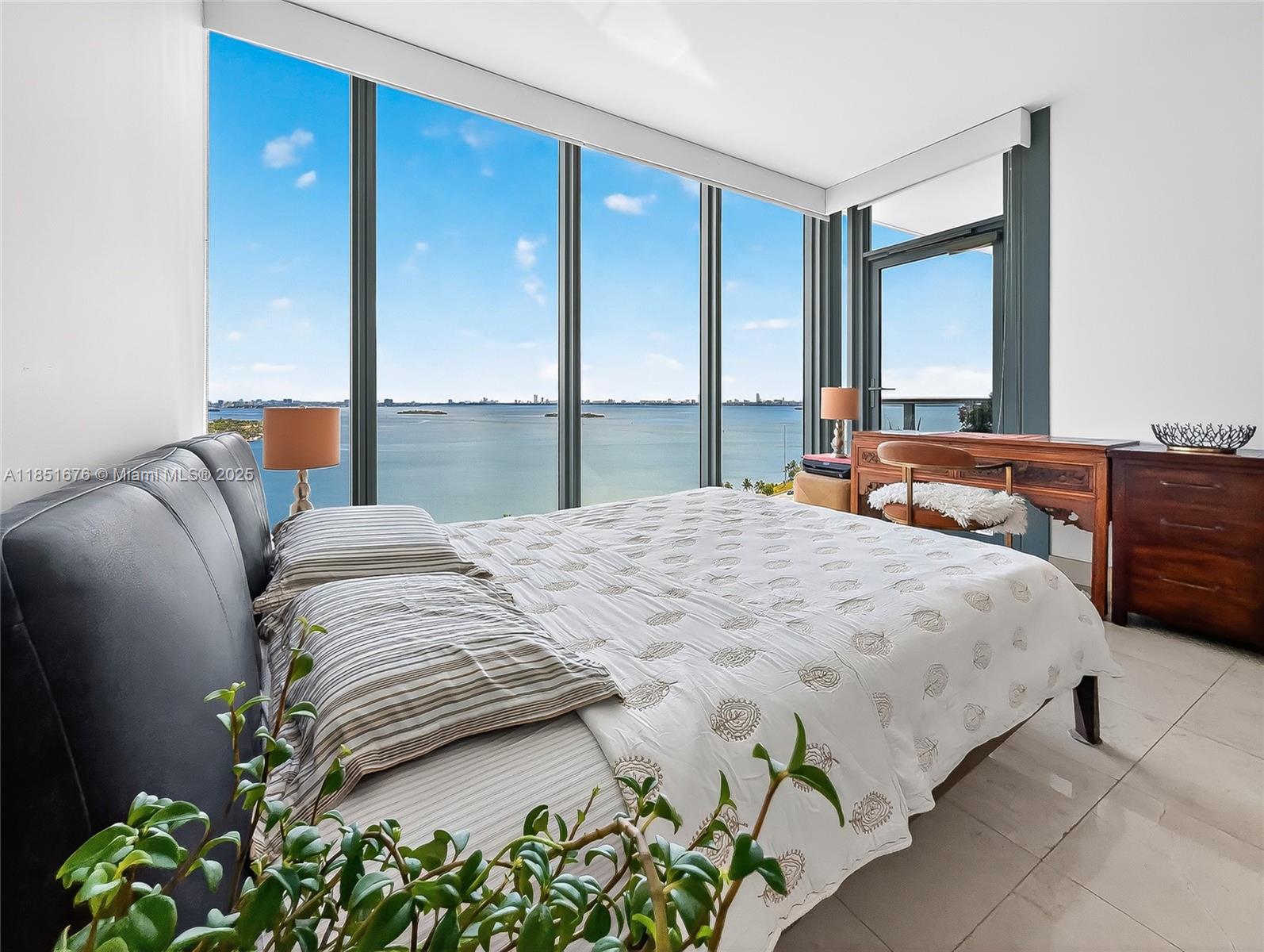 image Blue Condo2