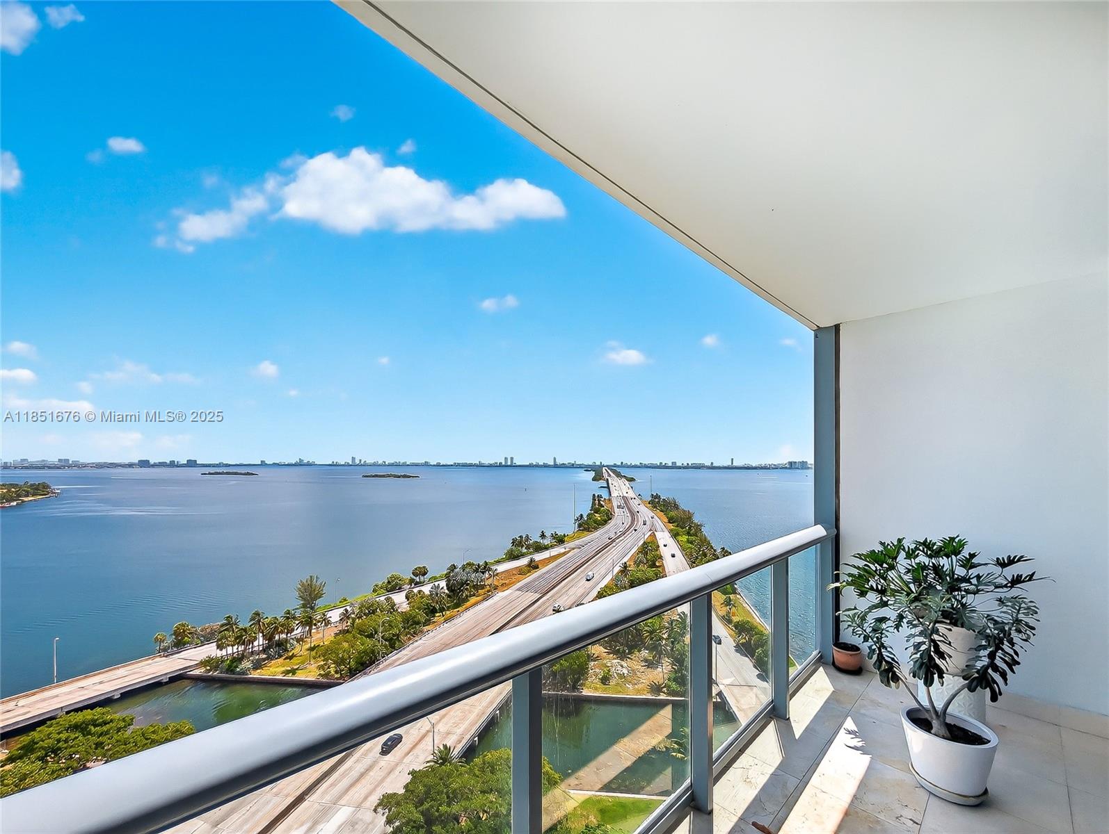 image Blue Condo4