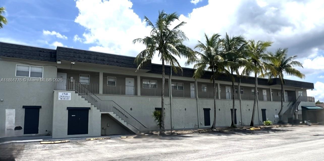 7701 Davie Rd Ext #202