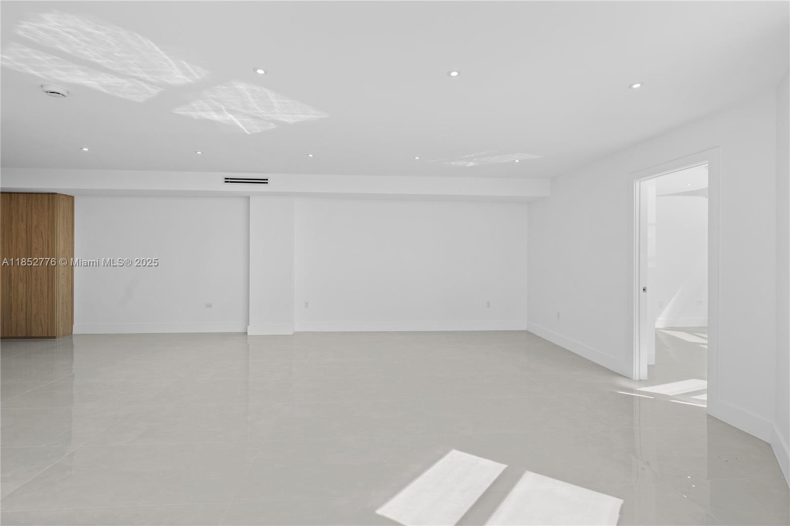 999 Brickell Bay Dr #904 Miami, FL 33131