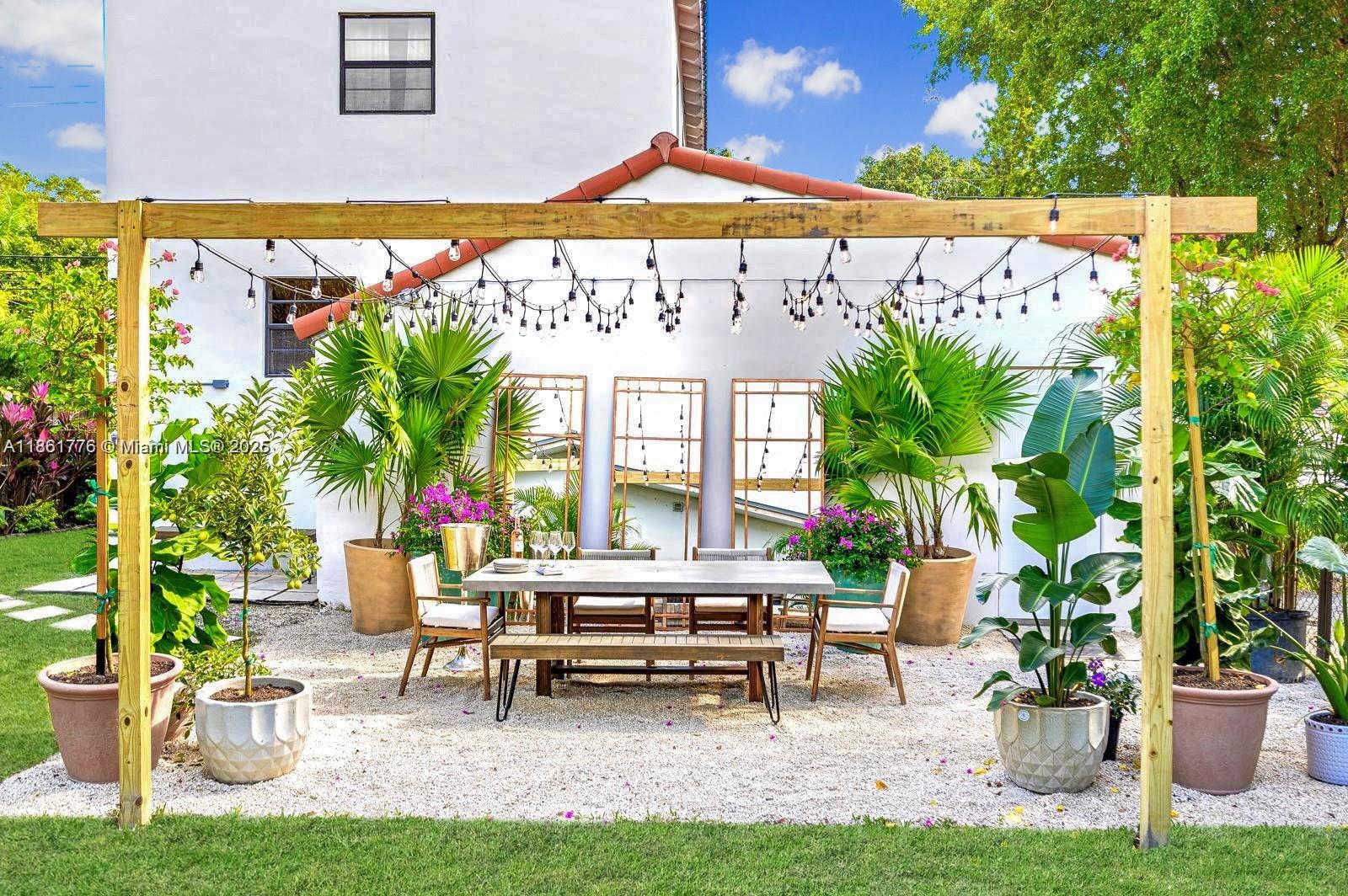 991 NE 82nd St Miami, FL 33138