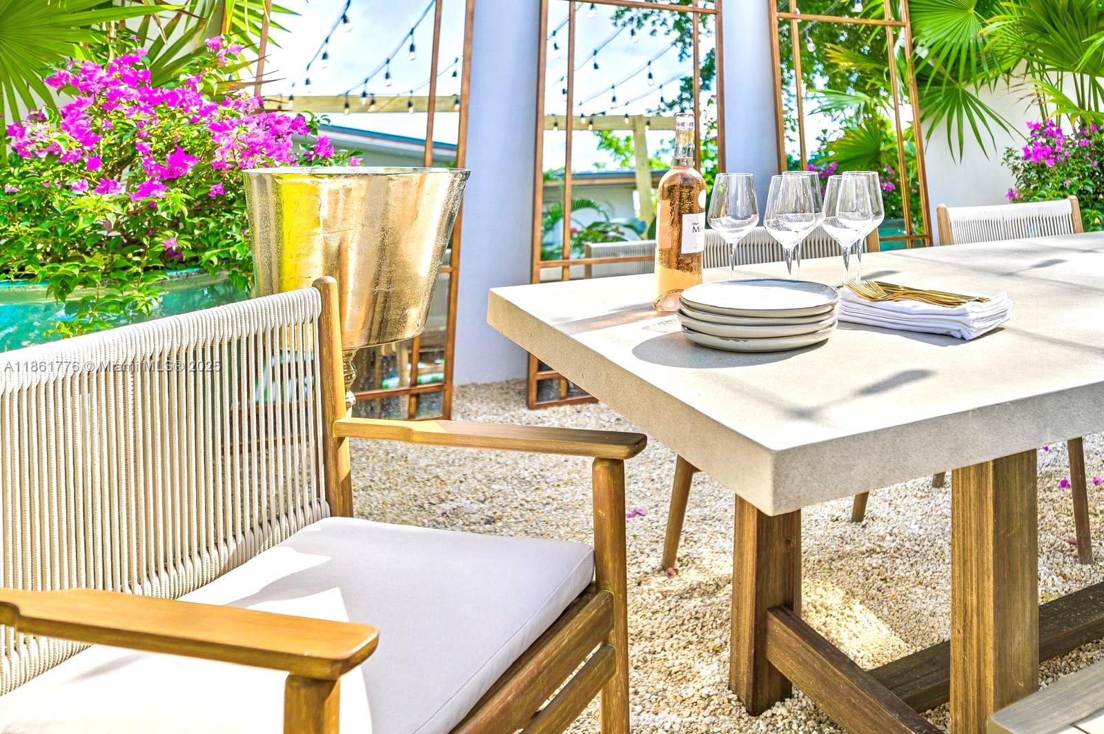 991 NE 82nd St Miami, FL 33138