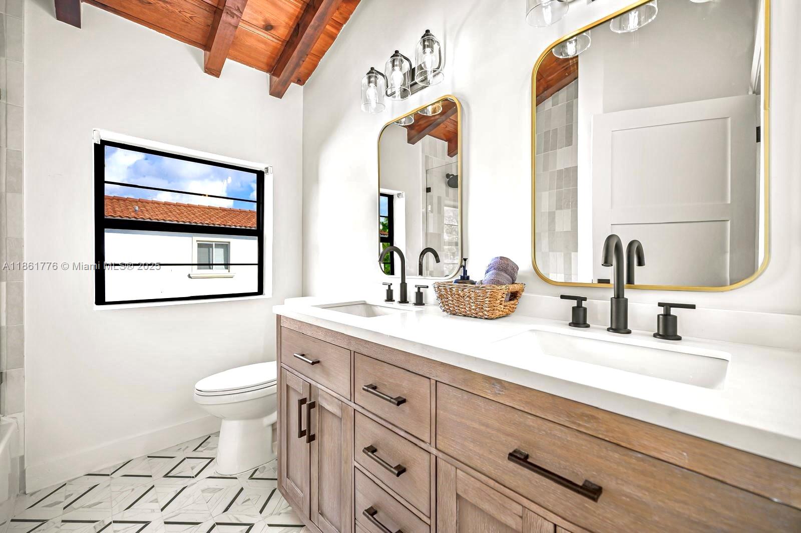 991 NE 82nd St Miami, FL 33138