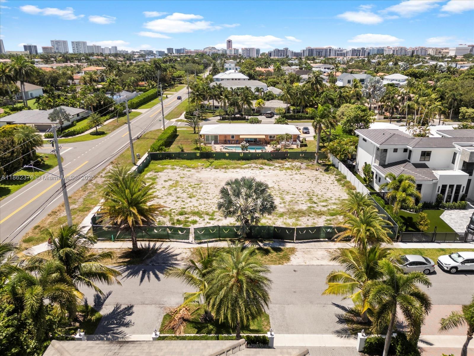 498 NE 10th St Boca Raton, FL 33432